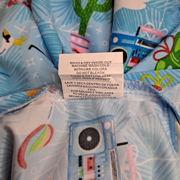 elite Med Performance Scrub Top Womens Microflex Christmas Boombox Animals sz L - Picture 6 of 8